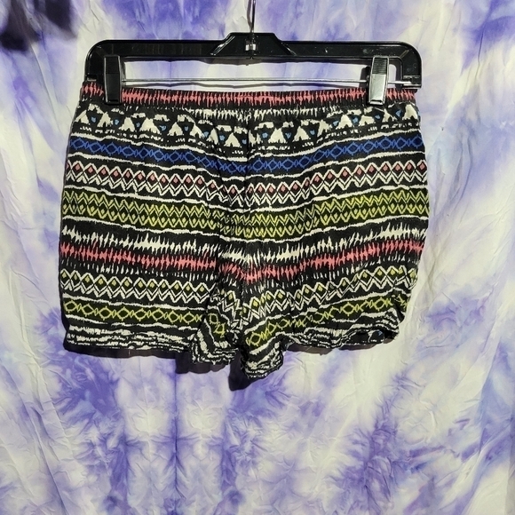 No Boundaries Womens Aztec Design Short Shorts Size Small (3-5) - Picture 4 of 6